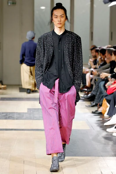 Look 15